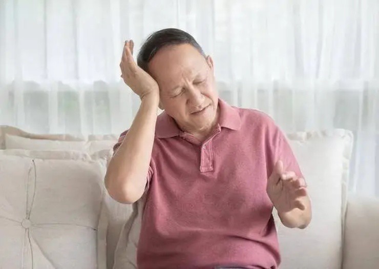 Người đàn ông uống nước lúc nửa đêm rồi qua đời, coi chừng 5 thói quen cực kỳ nguy hiểm - 2