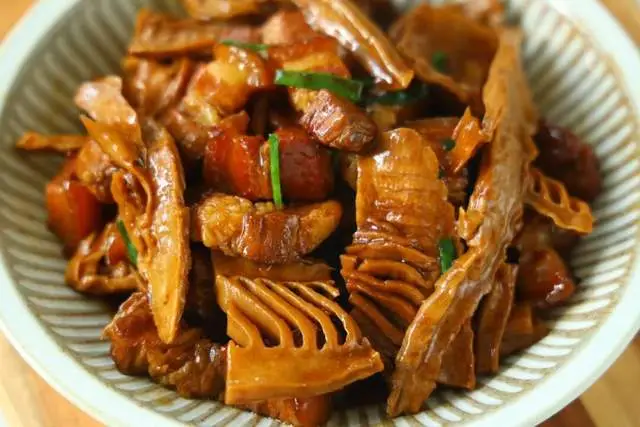 Món ăn này rất hao cơm ngày lạnh.