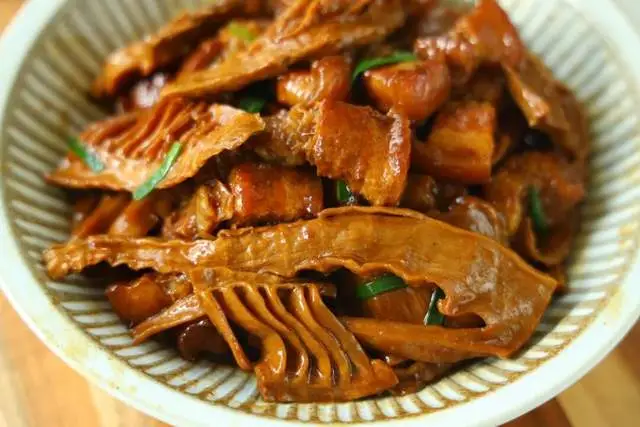 Thịt ba chỉ kho măng khô, món dân dã mà "hao cơm" - 6