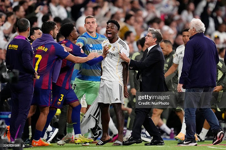 Vinicius vướng vào tranh cãi