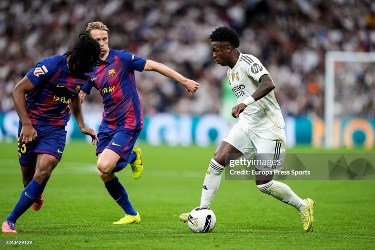 Vinicius không còn bất khả xâm phạm ở Real