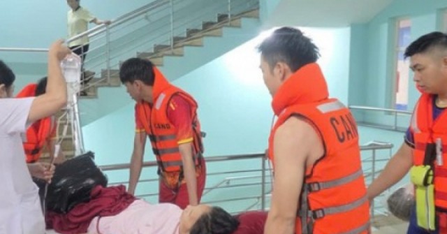 Bộ Y tế yêu cầu cơ sở y tế khu vực miền Trung trực 24/24, sẵn sàng cấp cứu cho nạn nhân do mưa lũ gây ra