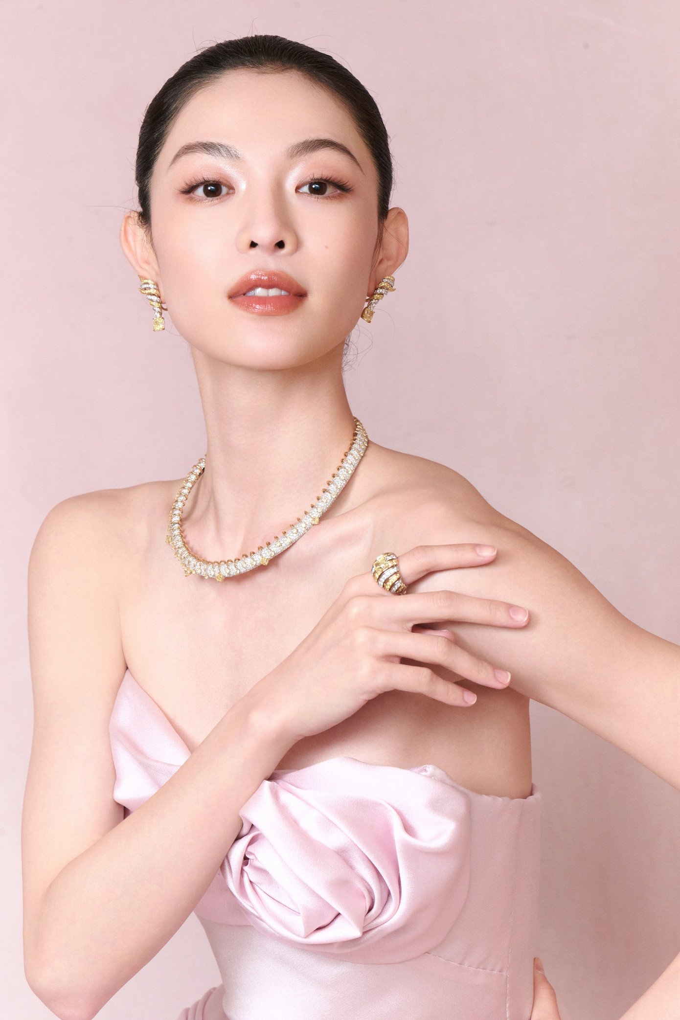 Chung Sở Hy đánh mất tình cảm của khán giả sau vụ scandal chen chỗ của Lưu Diệc Phi.