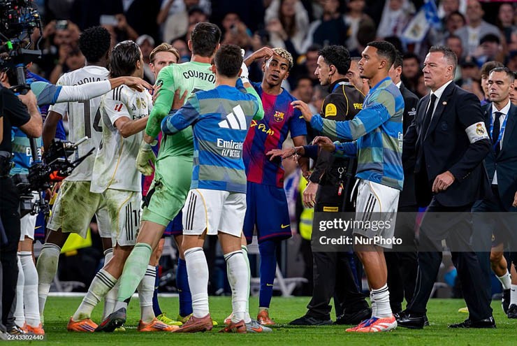 Yamal tạo ra hỗn loạn ở El Clasico