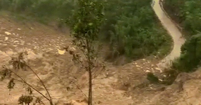 Lũ bùn tràn gần 3km sau tiếng nổ lớn lúc rạng s...