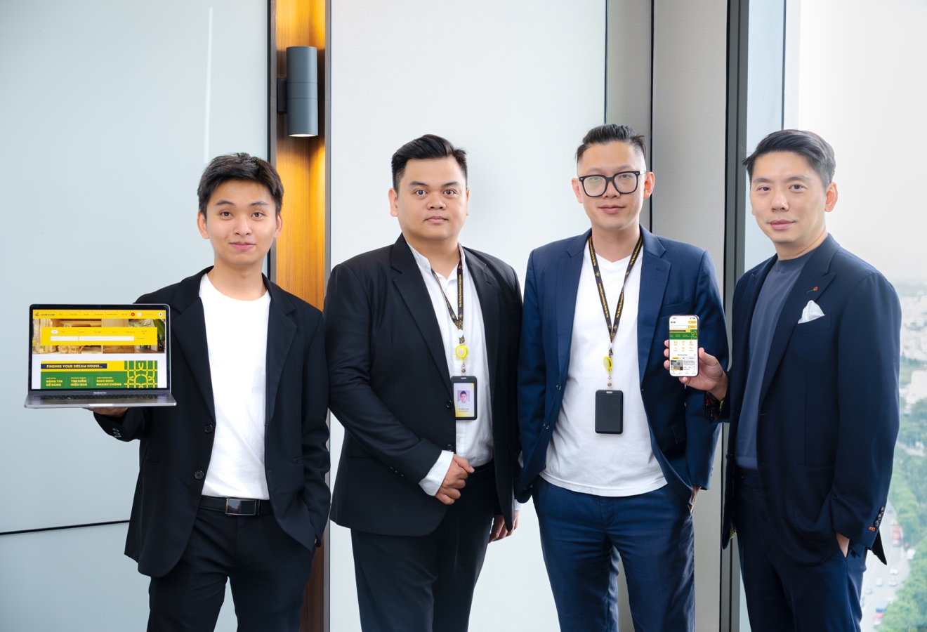 Đội ngũ lãnh đạo đa quốc gia của DomDom – (Từ phải sang: Mr. Charles, Mr. CY, Mr. Kevin, Mr. Hieu)