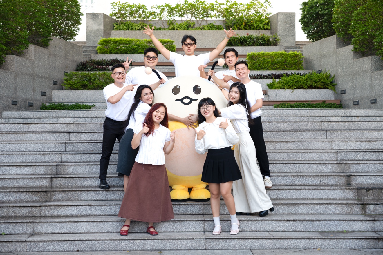 Đội ngũ nhân sự trẻ trung và năng lượng của DomDom