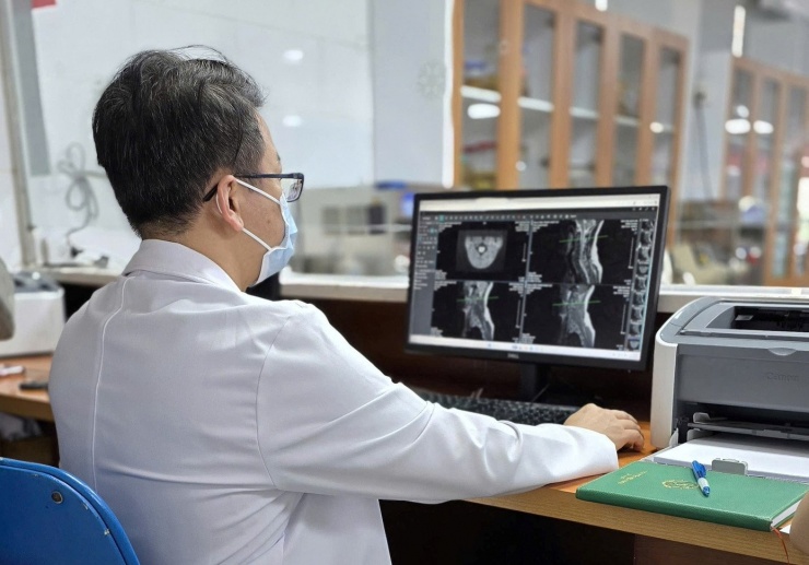 Hình ảnh tổn thương tủy sống trên bệnh nhân ngộ độc khí N2O