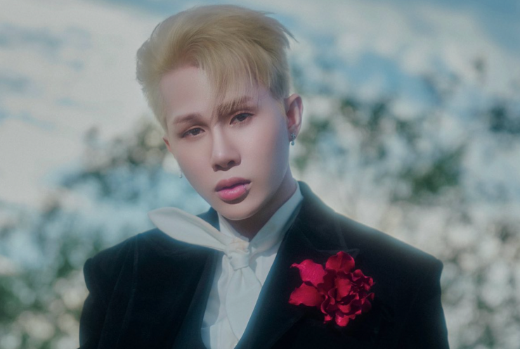 Jack sử dụng ca từ thiếu chuẩn mực khi trình diễn ở nơi công cộng.