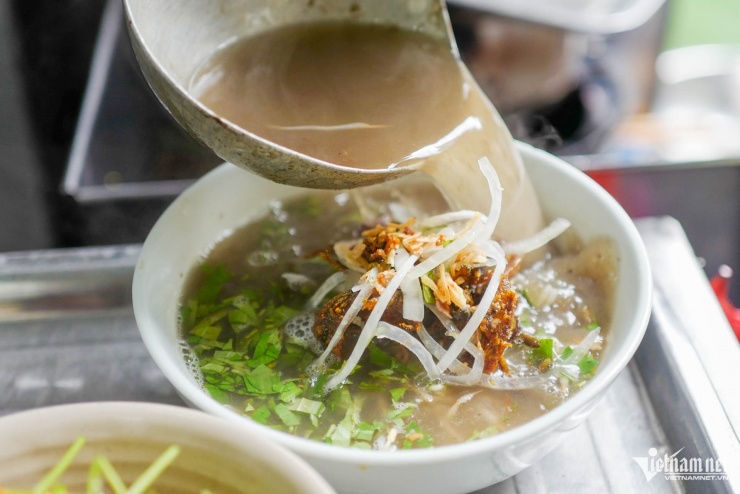 Quán miến lươn Chân Cầm được Michelin Guide lựa chọn và giới thiệu trong danh sách Bib Gourmand năm 2025. Ảnh: Linh Trang