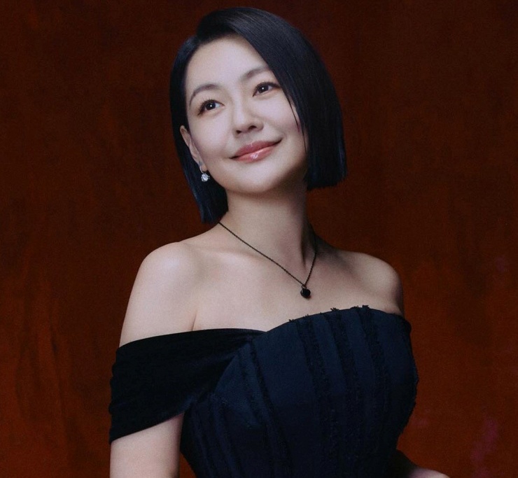 Tiểu S khẳng định đeo vòng có chứa tro cốt của Đại S.