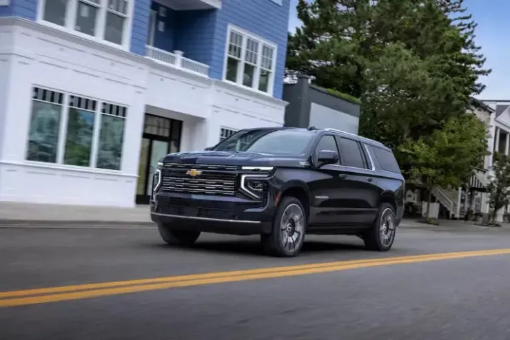 Suburban thường có lịch sử vận hành và bảo dưỡng dễ dàng hơn so với Silverado. Ảnh: General Motors.