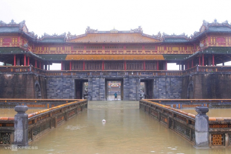 Lũ bao vây Đại nội Huế - 2