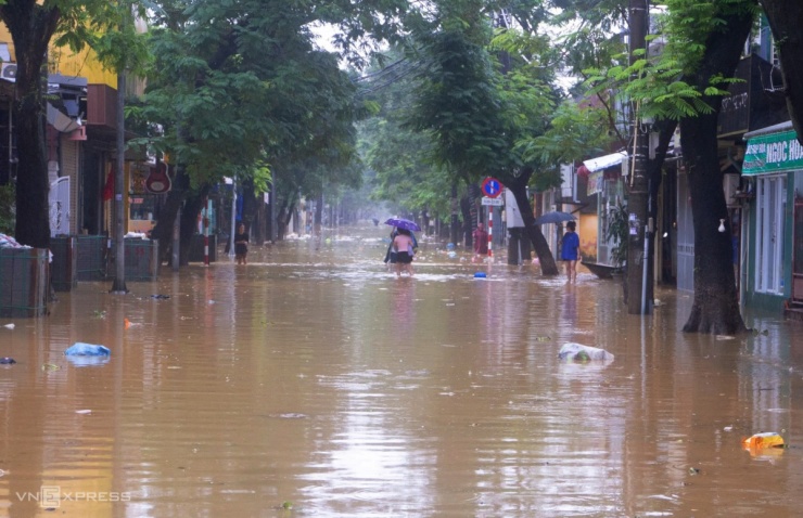 Lũ bao vây Đại nội Huế - 9