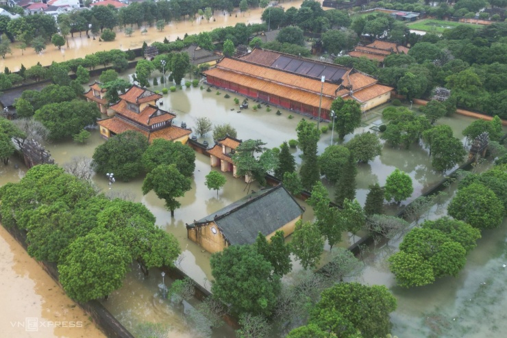 Lũ bao vây Đại nội Huế - 6