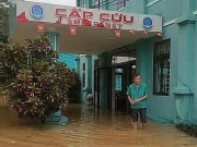 Hơn 200 người bị cô lập trong bệnh viện ngập lụt ở Đà Nẵng