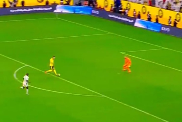 Ronaldo bất ngờ dứt điểm tệ đến khó tin