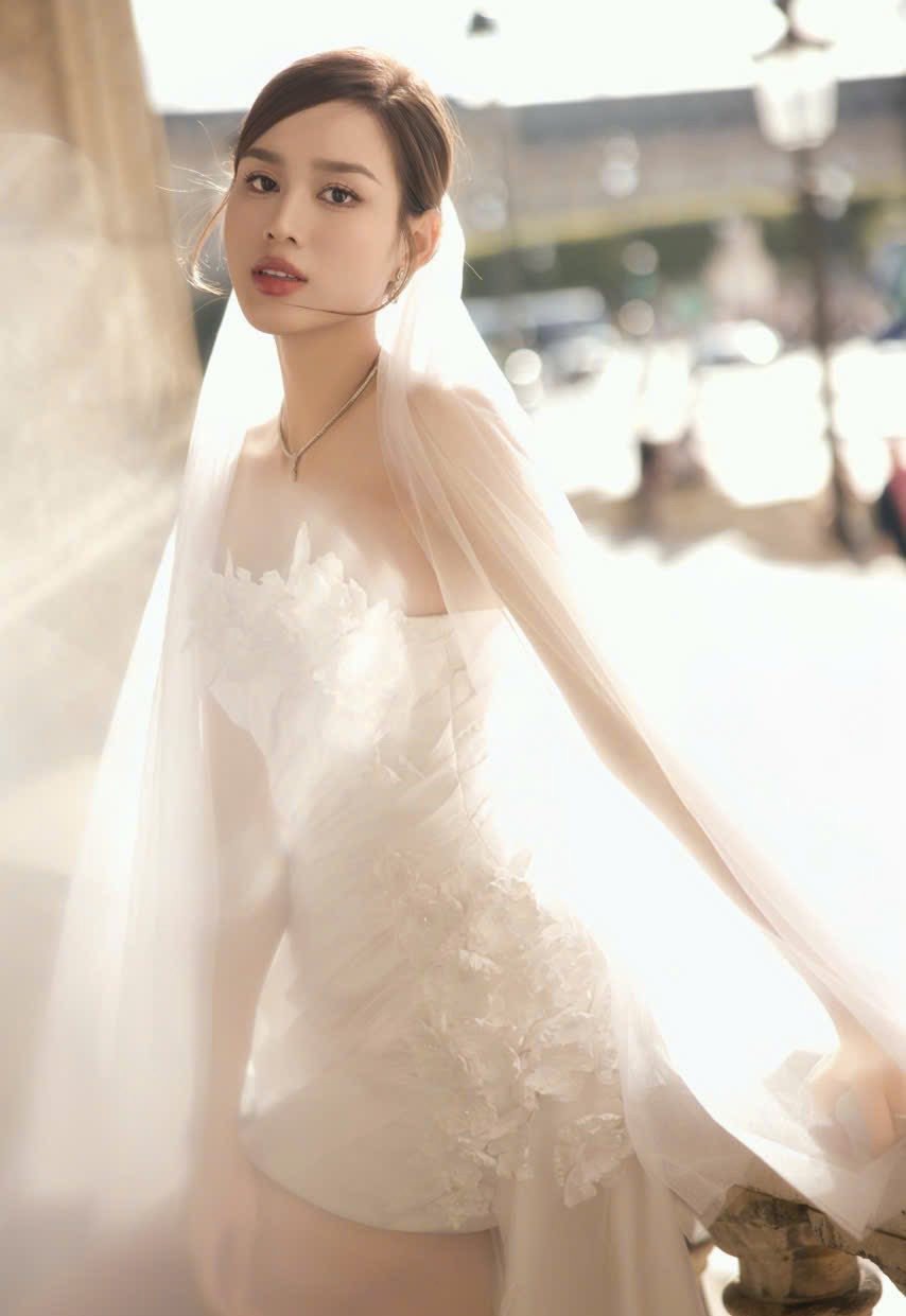 Sau lễ cưới ở Quảng Trị, cặp đôi dự kiến tổ chức thêm tiệc chiêu đãi ở Hà Nội vào đầu tháng 11 với sự góp mặt của đông đảo bạn bè trong giới showbiz của Hoa hậu Đỗ Thị Hà.