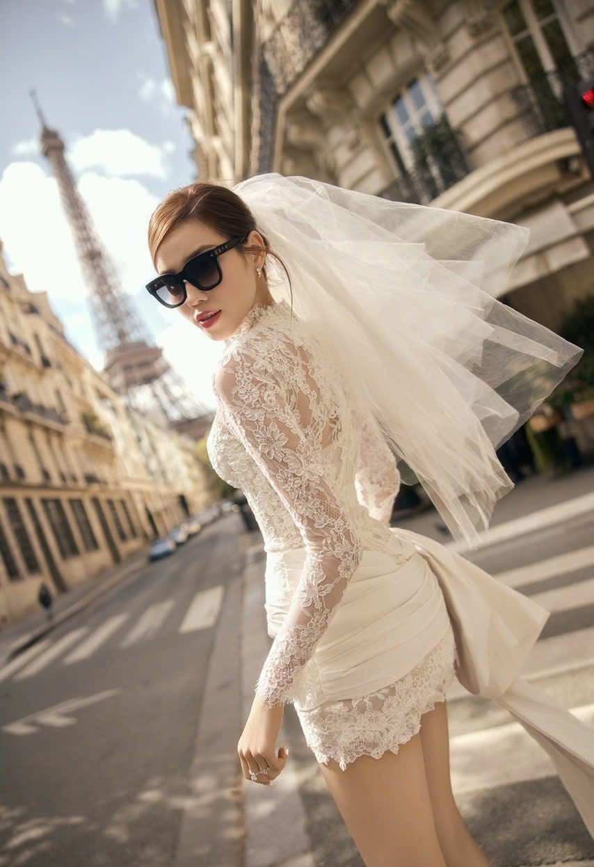 Sau lễ cưới ở Quảng Trị, cặp đôi dự kiến tổ chức thêm tiệc chiêu đãi ở Hà Nội vào đầu tháng 11 với sự góp mặt của đông đảo bạn bè trong giới showbiz của Hoa hậu Đỗ Thị Hà.