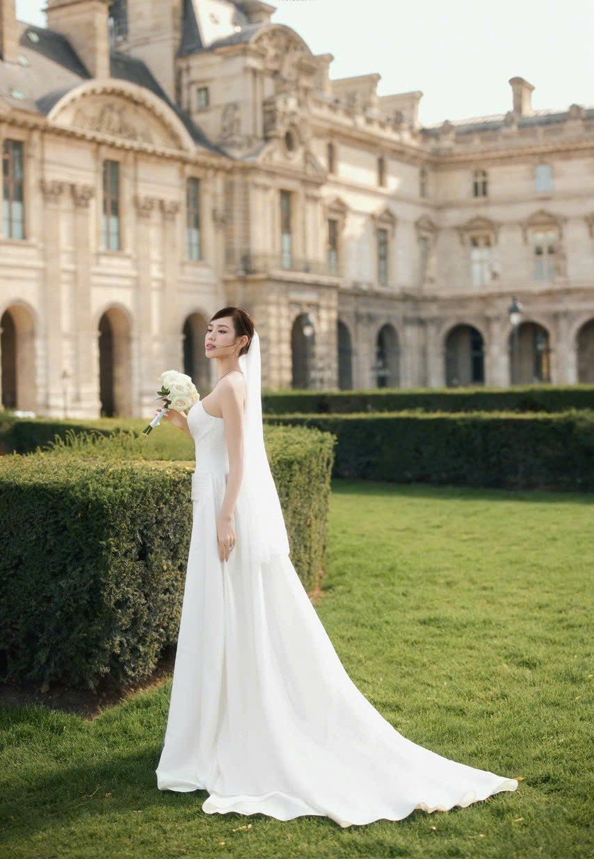 Đỗ Thị Hà sinh năm 2001 tại Thanh Hóa, đăng quang Hoa hậu Việt Nam 2020, từng đại diện Việt Nam tại Miss World 2021 và lọt vào top 13 chung cuộc. Cô và doanh nhân Nguyễn Viết Vương đã có hơn hai năm yêu trước khi quyết định tiến tới hôn nhân.