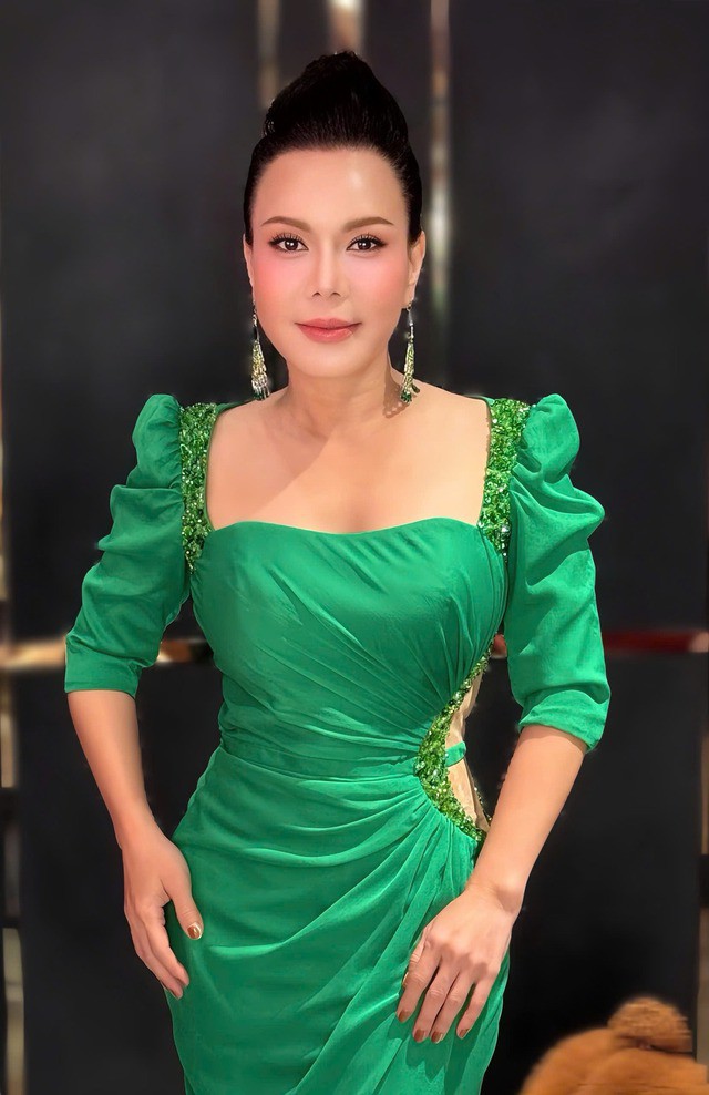 Hình ảnh mới nhất của Việt Hương. Ảnh: FBNV