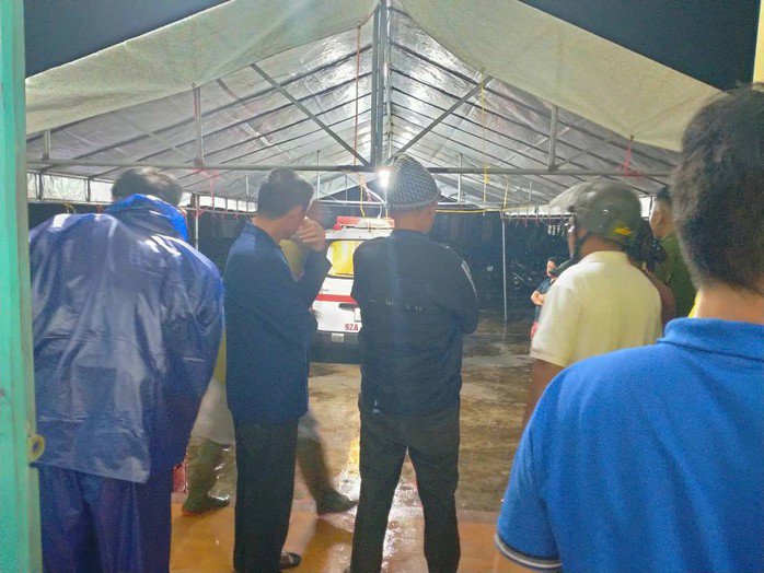 Nạn nhân được đưa đến bệnh viện cấp cứu nhưng đã tử vong (Ảnh: Thông tin Thăng An)