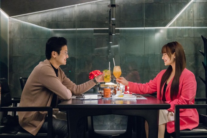 Việt Hoa thường xuyên đăng những khoảnh khắc lãng mạn, ngọt ngào bên ông xã. Cô nói sự tôn trọng và yêu thương chính là sợi dây kết nối hai người suốt 7 năm bên nhau.