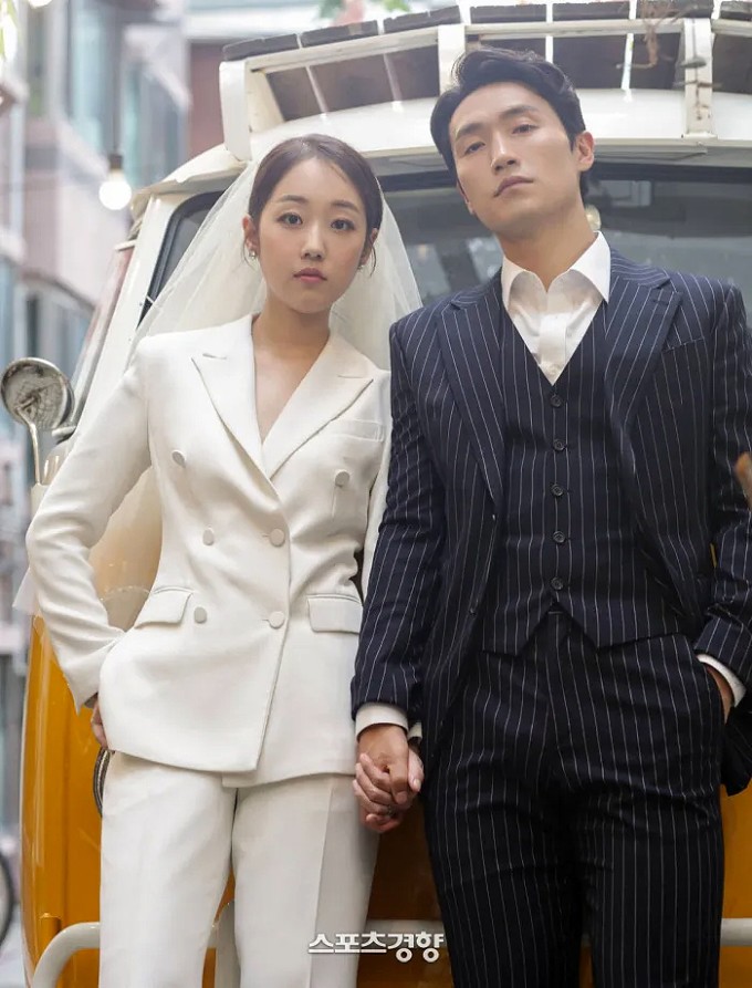 Park Bo Mi và chồng. Ảnh: Nate