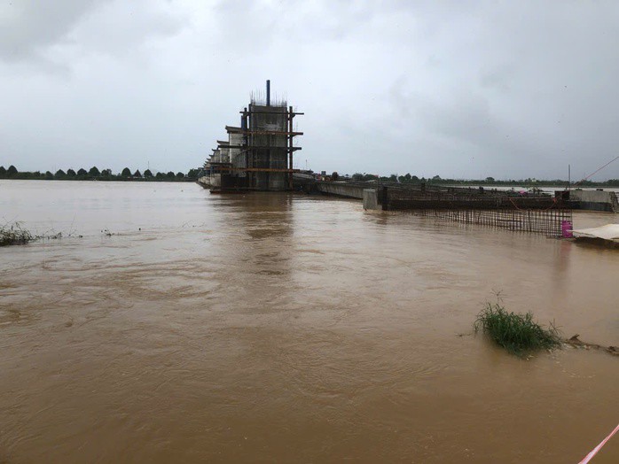 Hiện lũ trên sông Trà Khúc đã vượt báo động 3