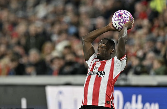 Đội câu giờ qua tình huống ném biên sẽ bị phạt góc