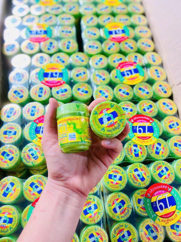 Dầu hít mũi Hong Thai được bán đầy trên mạng