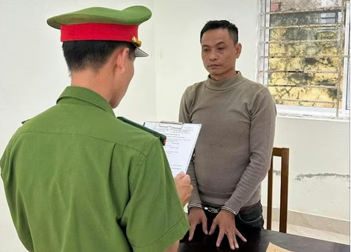 Tống đạt quyết định khởi tố bị can Đỗ Chát