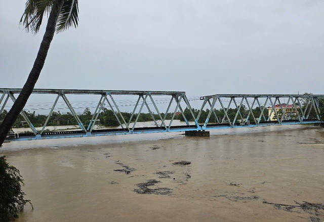 Lũ trên sông ở Huế và Đà Nẵng lại tiếp tục lên - 1