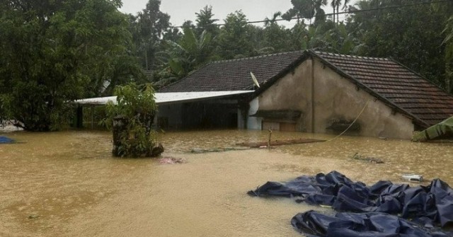 Lũ trên sông Vu Gia - Thu Bồn phá vỡ kỷ lục lịc...