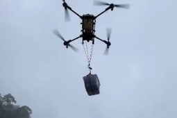 Dùng drone tiếp tế hành khách mắc kẹt ba ngày giữa đèo Lò Xo