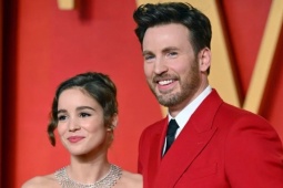 Tài tử 'Captain America' Chris Evans có con đầu lòng