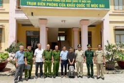 Công an phường Từ Liêm giải cứu thành công nam sinh bị lừa ‘bắt cóc online’ sang Campuchia