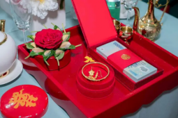 Thách cưới 9,9 triệu, thông gia nghèo đứng hình khi mở phong bì sính lễ nhà trai