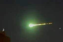 "Quả cầu lửa” phát ánh sáng xanh rực rỡ lướt qua bầu trời thủ đô Nga