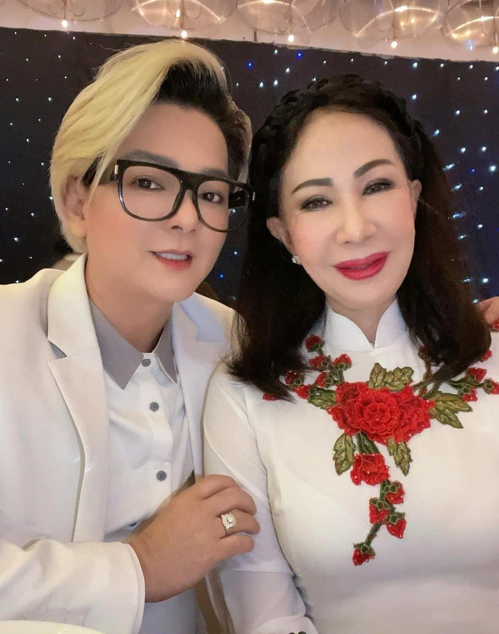 Ca sĩ Vũ Hà và vợ Huyền Vân.