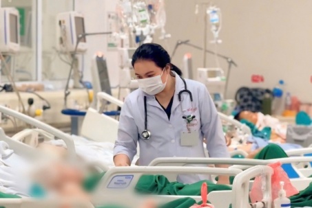 Hà Nội: Cụ bà nguy kịch vì vì uống nước ấu tầu chữa đau khớp