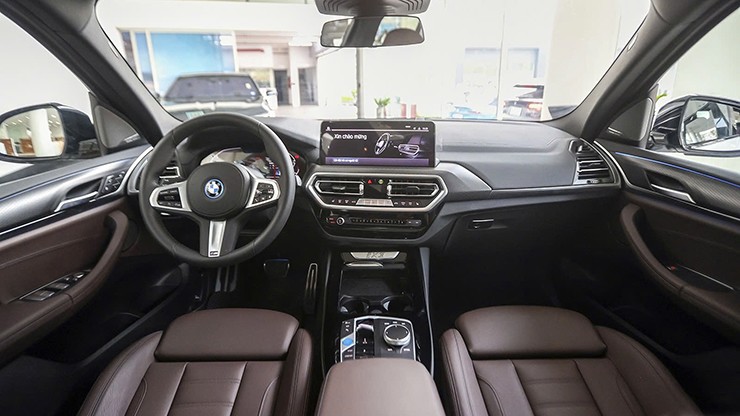 BMW iX3 giảm "sốc" hơn 1 tỷ đồng tại đại lý - 2