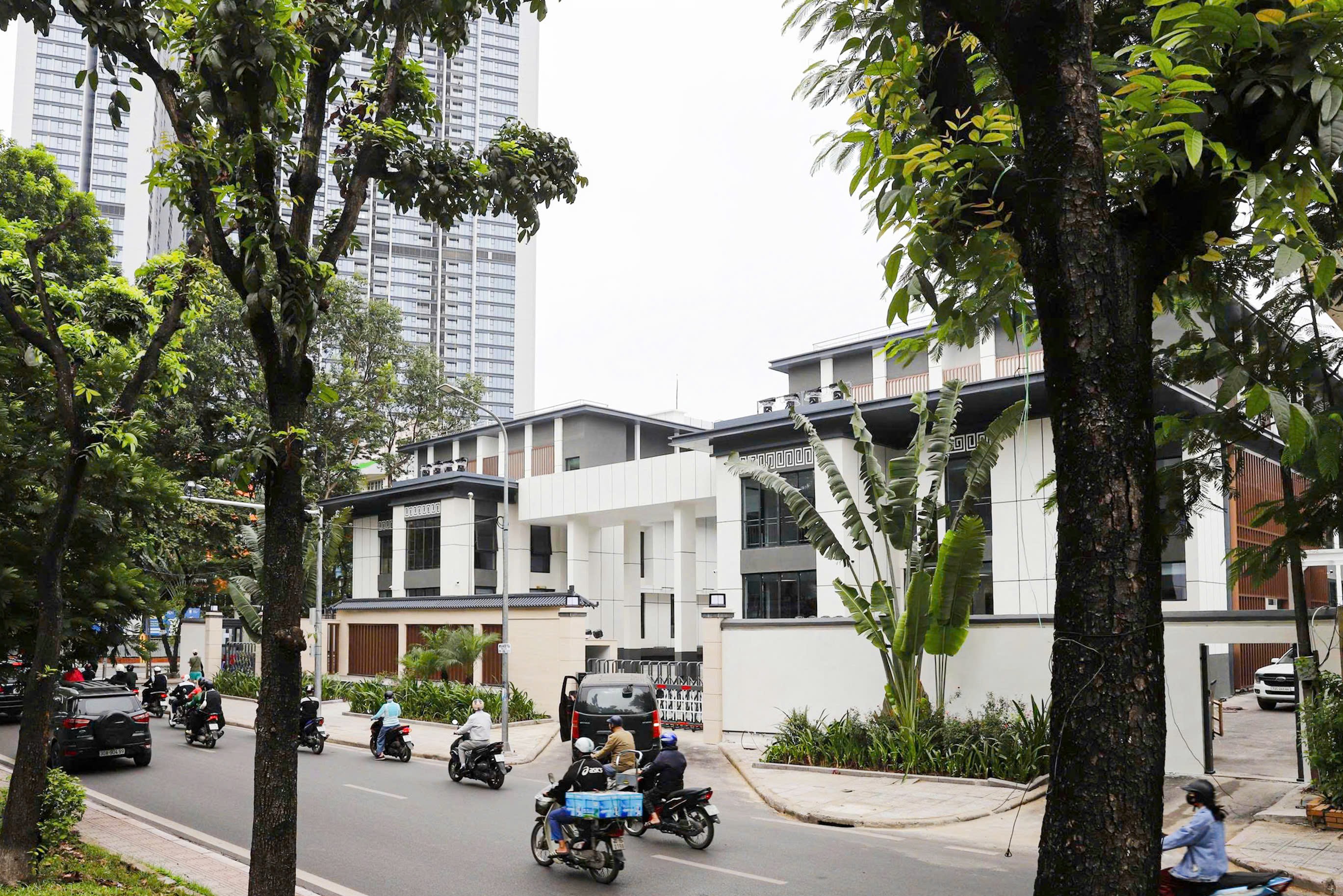 “Ngôi nhà ma” nằm trên đất vàng Hà Nội, được “lột xác” sau hơn 30 năm bỏ hoang - 8