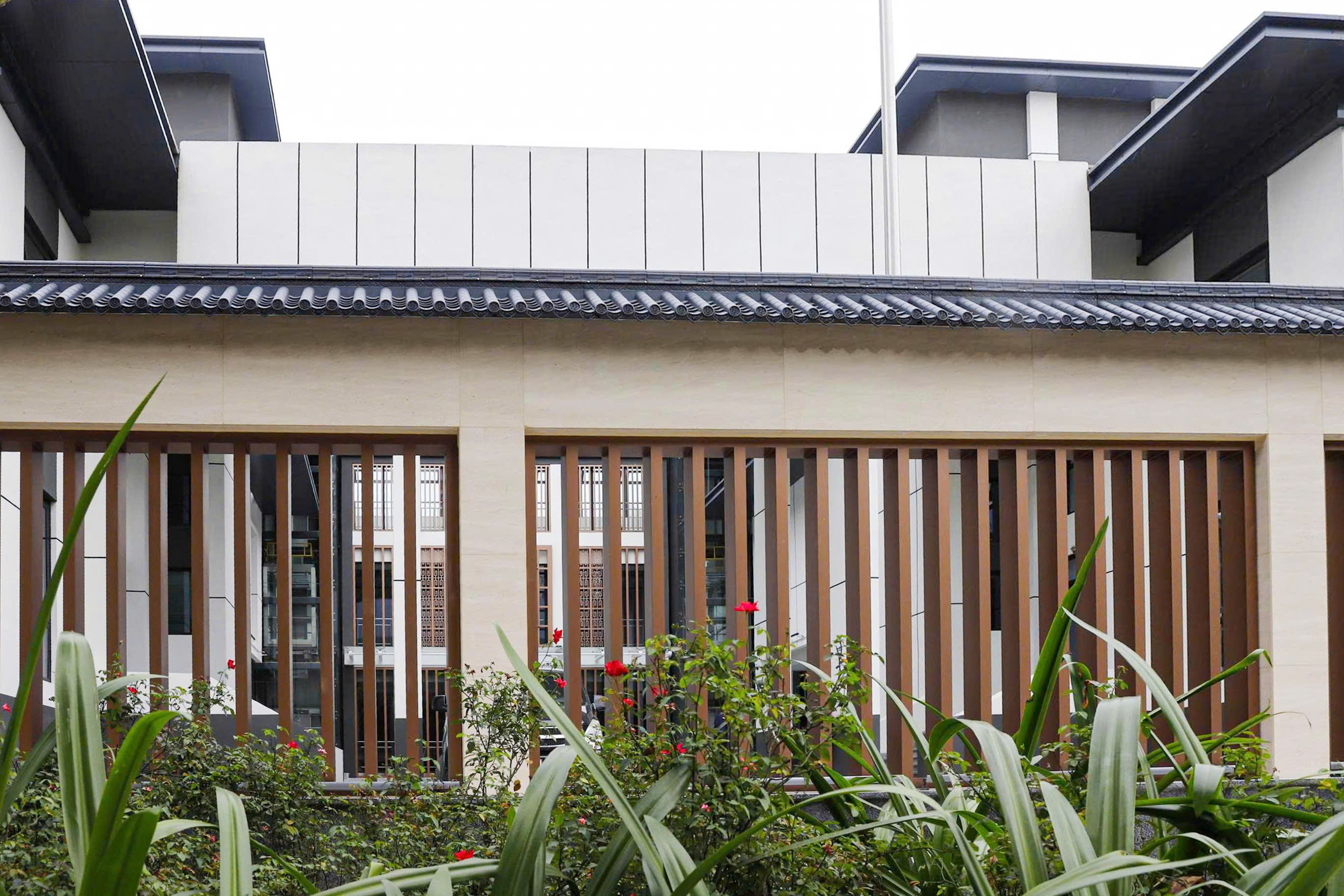 “Ngôi nhà ma” nằm trên đất vàng Hà Nội, được “lột xác” sau hơn 30 năm bỏ hoang - 9