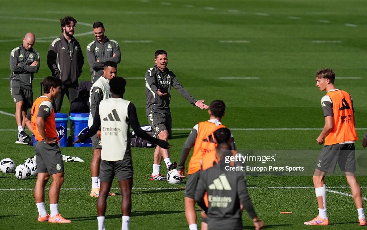 Alonso được cho là cứng nhắc ở trên sân tập