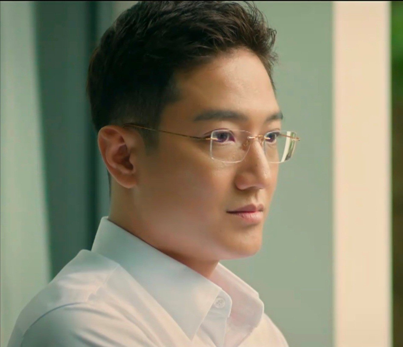 Chí Nhân và Huyền Lizzie đóng vai vợ chồng trong Cách em một milimet .