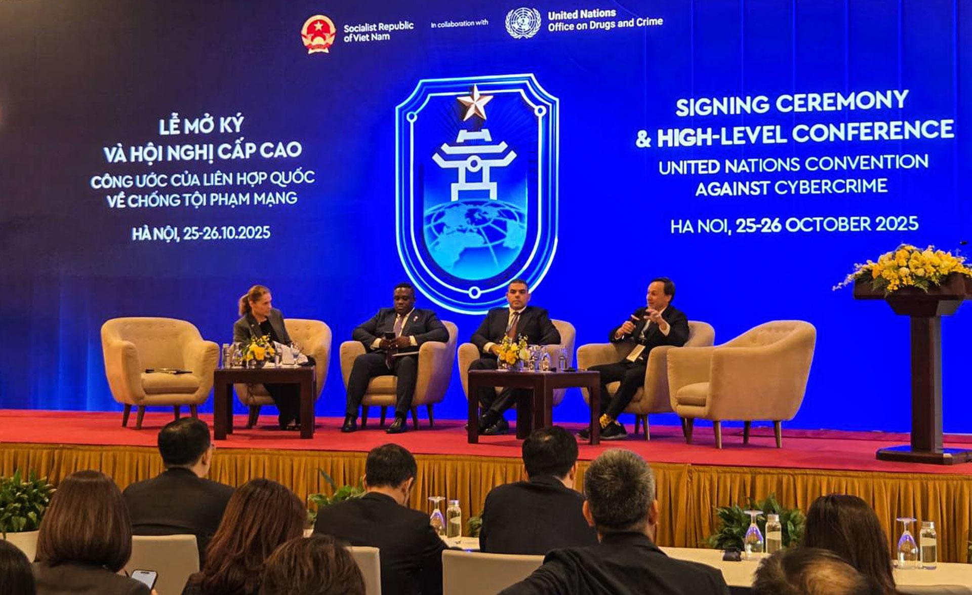 Jarek Jakubcek - Giám đốc Đào tạo Thực thi Pháp luật Toàn cầu của Binance chia sẻ kinh nghiệm về phòng chống tội phạm tiền mã hóa.