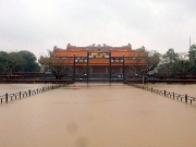 Lũ bao vây Đại nội Huế