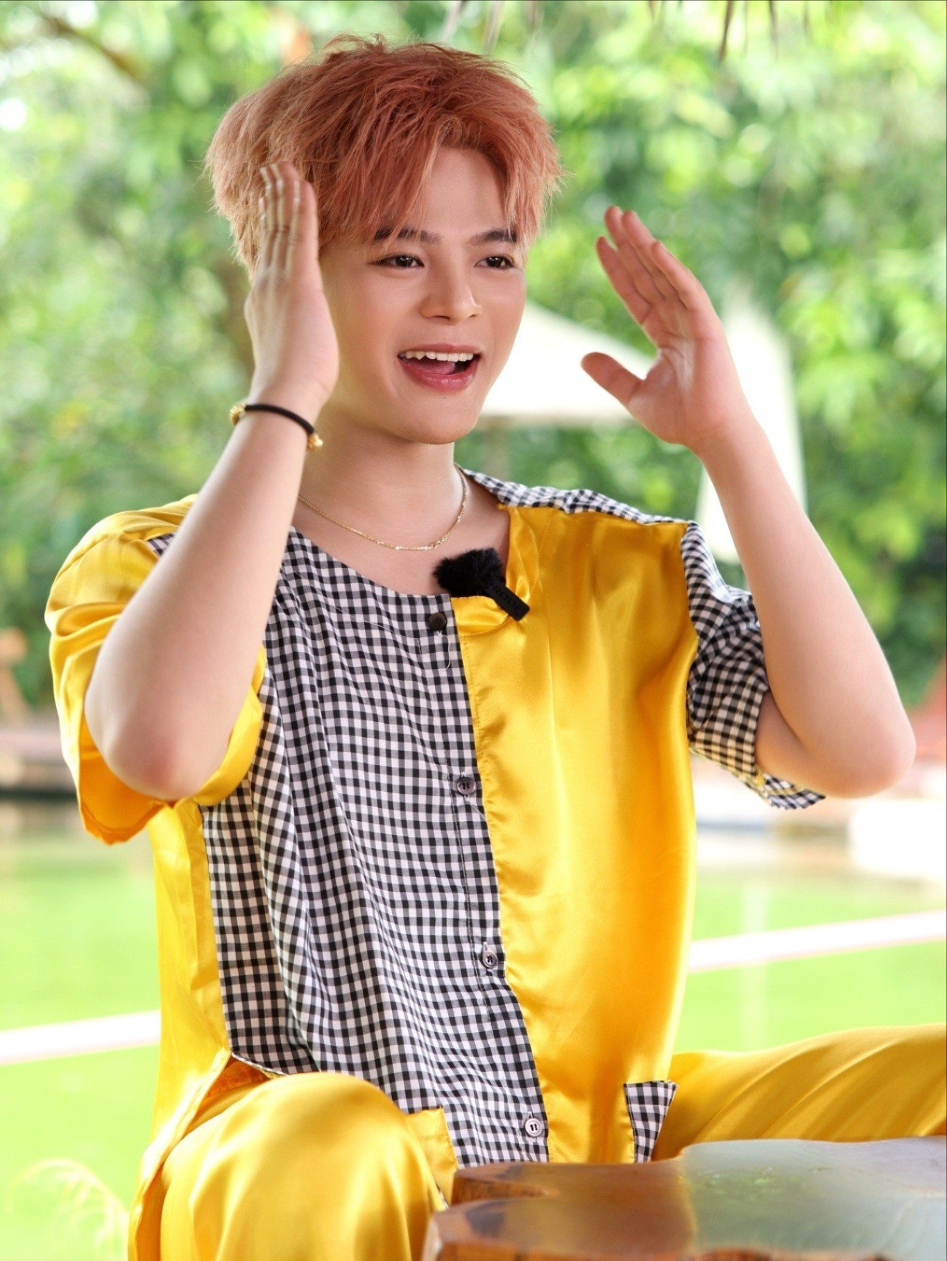 Ca sĩ RHYDER, Hương Giang cùng ủng hộ số tiền 100 triệu đồng cho đồng bào miền Trung.