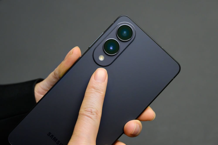 Dòng Galaxy Edge ra mắt chưa lâu đã rộ tin đồn khai tử.